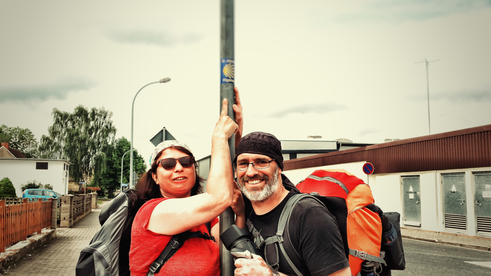Jacqueline und Thomas haben in Unseburg schon 50 Kilometer ihres Jakobswegs von der haustür nach Santiago geschafft